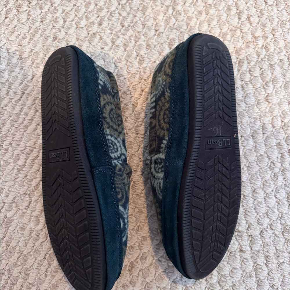 Patterned Slip-On Slippers - Picture 3 of 4